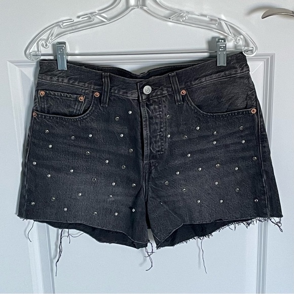 Levi’s Black Button Fly Studded Wedgie Fit Jean Shorts - 35668 - Picture 3 of 13